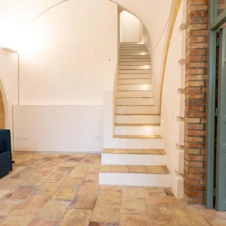 Ancient Arches - Charming House In Lägenhet