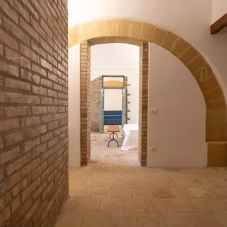 Ancient Arches - Charming House In